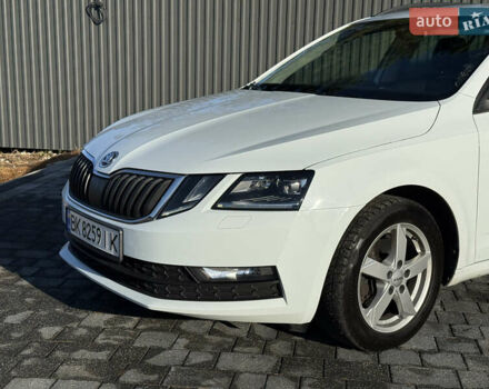 Білий Шкода Октавія, об'ємом двигуна 1.97 л та пробігом 250 тис. км за 13300 $, фото 6 на Automoto.ua