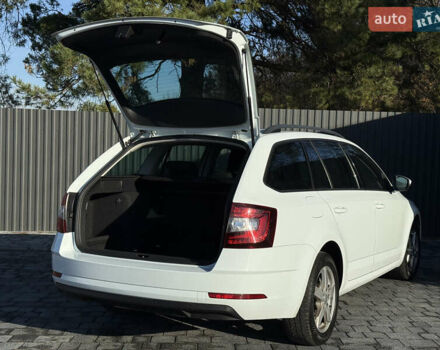 Білий Шкода Октавія, об'ємом двигуна 1.97 л та пробігом 250 тис. км за 13300 $, фото 17 на Automoto.ua