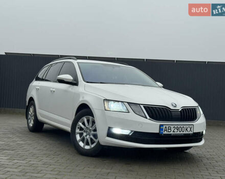 Белый Шкода Октавия, объемом двигателя 1.6 л и пробегом 280 тыс. км за 11900 $, фото 3 на Automoto.ua