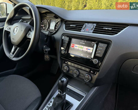 Белый Шкода Октавия, объемом двигателя 2 л и пробегом 183 тыс. км за 14300 $, фото 61 на Automoto.ua