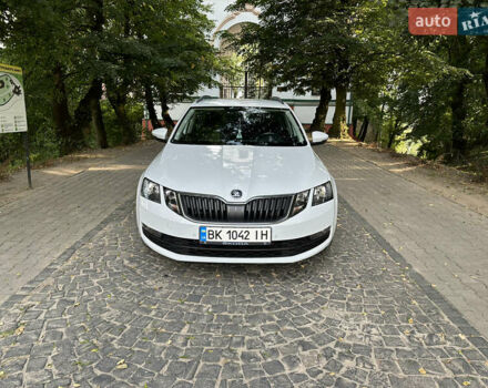 Белый Шкода Октавия, объемом двигателя 1.6 л и пробегом 197 тыс. км за 14499 $, фото 2 на Automoto.ua