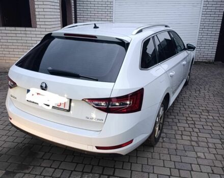 Белый Шкода Октавия, объемом двигателя 2 л и пробегом 220 тыс. км за 18800 $, фото 2 на Automoto.ua