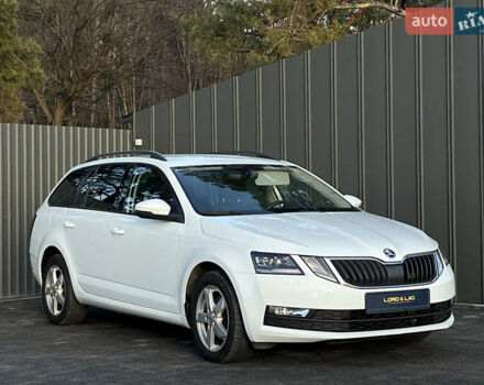 Белый Шкода Октавия, объемом двигателя 1.97 л и пробегом 250 тыс. км за 12500 $, фото 1 на Automoto.ua