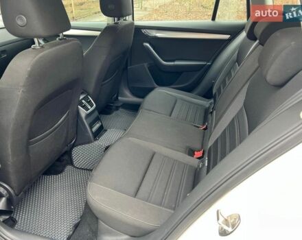 Белый Шкода Октавия, объемом двигателя 1.6 л и пробегом 306 тыс. км за 15490 $, фото 24 на Automoto.ua