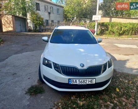 Белый Шкода Октавия, объемом двигателя 1.6 л и пробегом 194 тыс. км за 13400 $, фото 7 на Automoto.ua