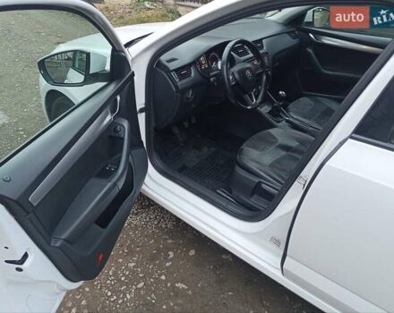 Білий Шкода Октавія, об'ємом двигуна 1.6 л та пробігом 247 тис. км за 10900 $, фото 1 на Automoto.ua