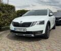 Білий Шкода Октавія, об'ємом двигуна 2 л та пробігом 244 тис. км за 19149 $, фото 1 на Automoto.ua