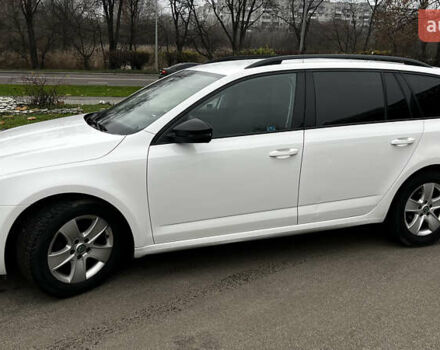Белый Шкода Октавия, объемом двигателя 1.6 л и пробегом 198 тыс. км за 12200 $, фото 3 на Automoto.ua
