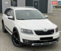 Белый Шкода Октавия, объемом двигателя 2 л и пробегом 242 тыс. км за 15300 $, фото 1 на Automoto.ua