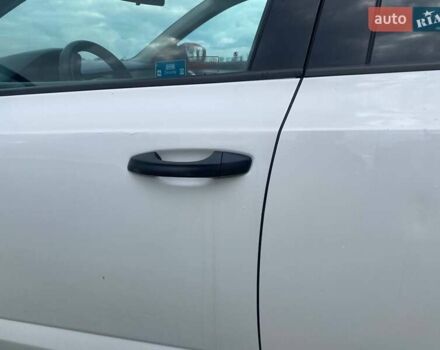 Білий Шкода Октавія, об'ємом двигуна 1.6 л та пробігом 193 тис. км за 12300 $, фото 2 на Automoto.ua