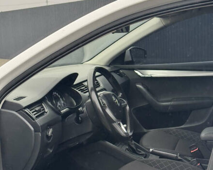 Белый Шкода Октавия, объемом двигателя 1.6 л и пробегом 280 тыс. км за 11900 $, фото 26 на Automoto.ua