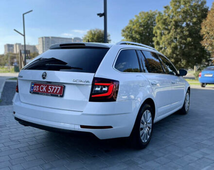 Белый Шкода Октавия, объемом двигателя 1.97 л и пробегом 240 тыс. км за 15999 $, фото 2 на Automoto.ua