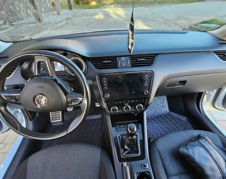 Белый Шкода Октавия, объемом двигателя 1.6 л и пробегом 245 тыс. км за 12500 $, фото 16 на Automoto.ua