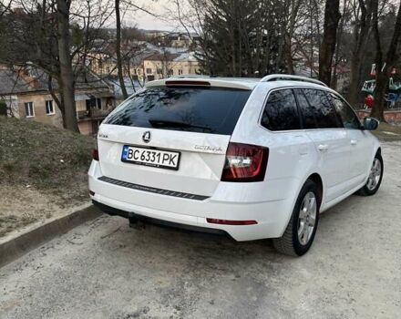 Белый Шкода Октавия, объемом двигателя 1.6 л и пробегом 301 тыс. км за 13200 $, фото 7 на Automoto.ua