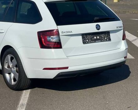 Белый Шкода Октавия, объемом двигателя 2 л и пробегом 220 тыс. км за 16200 $, фото 131 на Automoto.ua
