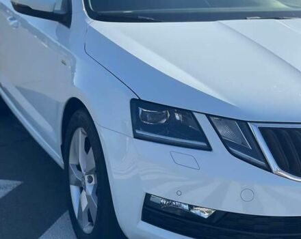 Белый Шкода Октавия, объемом двигателя 2 л и пробегом 220 тыс. км за 16200 $, фото 122 на Automoto.ua