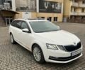 Белый Шкода Октавия, объемом двигателя 1.6 л и пробегом 257 тыс. км за 12970 $, фото 1 на Automoto.ua
