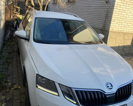 Белый Шкода Октавия, объемом двигателя 1.6 л и пробегом 223 тыс. км за 15500 $, фото 2 на Automoto.ua