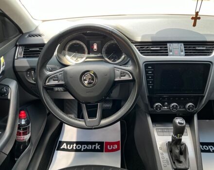 Белый Шкода Октавия, объемом двигателя 2 л и пробегом 209 тыс. км за 16990 $, фото 15 на Automoto.ua