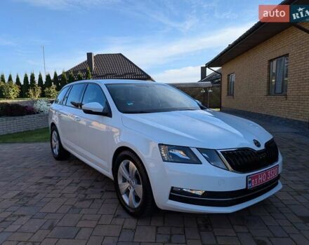Білий Шкода Октавія, об'ємом двигуна 1.6 л та пробігом 210 тис. км за 14350 $, фото 1 на Automoto.ua