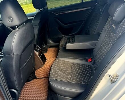 Білий Шкода Октавія, об'ємом двигуна 2 л та пробігом 240 тис. км за 19500 $, фото 4 на Automoto.ua