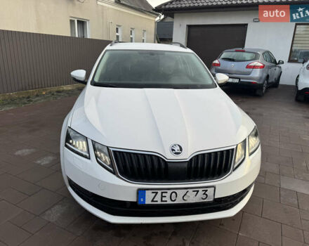 Білий Шкода Октавія, об'ємом двигуна 2 л та пробігом 210 тис. км за 16400 $, фото 2 на Automoto.ua