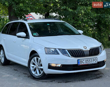Белый Шкода Октавия, объемом двигателя 2 л и пробегом 229 тыс. км за 15500 $, фото 1 на Automoto.ua