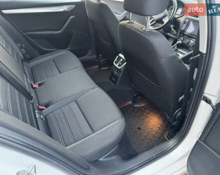 Білий Шкода Октавія, об'ємом двигуна 2 л та пробігом 210 тис. км за 16400 $, фото 46 на Automoto.ua