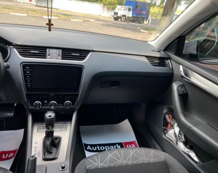 Белый Шкода Октавия, объемом двигателя 2 л и пробегом 209 тыс. км за 16990 $, фото 16 на Automoto.ua