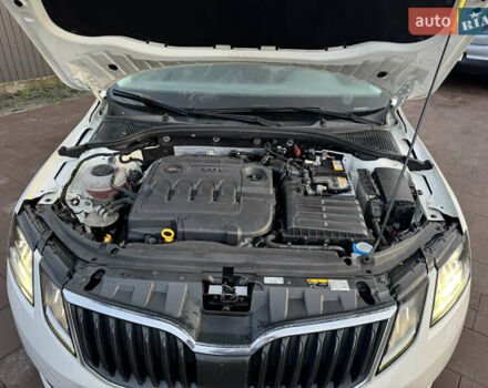 Білий Шкода Октавія, об'ємом двигуна 2 л та пробігом 210 тис. км за 16400 $, фото 61 на Automoto.ua