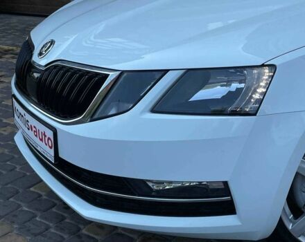 Белый Шкода Октавия, объемом двигателя 2 л и пробегом 324 тыс. км за 15699 $, фото 3 на Automoto.ua