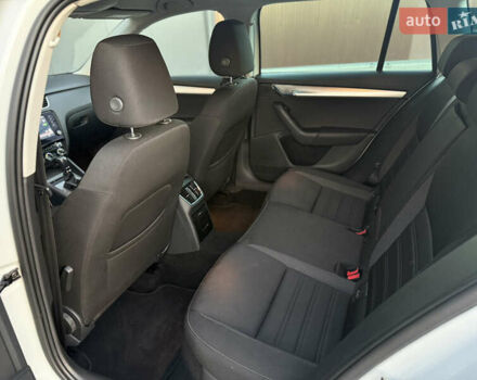 Белый Шкода Октавия, объемом двигателя 1.97 л и пробегом 236 тыс. км за 15700 $, фото 10 на Automoto.ua