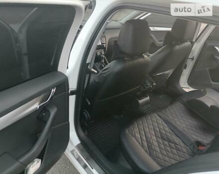 Белый Шкода Октавия, объемом двигателя 1.6 л и пробегом 211 тыс. км за 12900 $, фото 19 на Automoto.ua