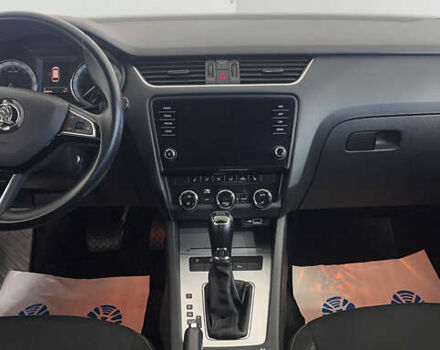 Белый Шкода Октавия, объемом двигателя 1.6 л и пробегом 209 тыс. км за 15950 $, фото 17 на Automoto.ua