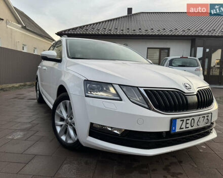 Білий Шкода Октавія, об'ємом двигуна 2 л та пробігом 210 тис. км за 16400 $, фото 5 на Automoto.ua