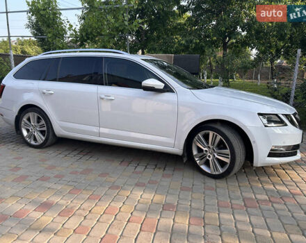 Белый Шкода Октавия, объемом двигателя 1.6 л и пробегом 239 тыс. км за 15000 $, фото 3 на Automoto.ua