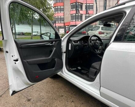 Белый Шкода Октавия, объемом двигателя 2 л и пробегом 234 тыс. км за 15500 $, фото 4 на Automoto.ua