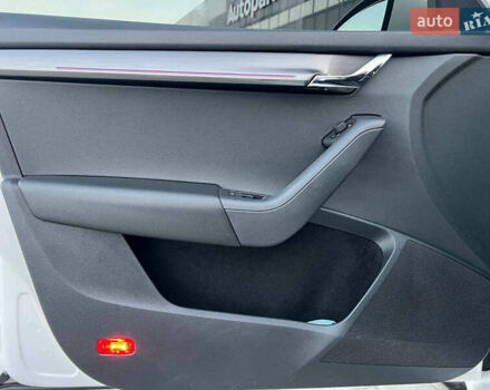 Білий Шкода Октавія, об'ємом двигуна 1.6 л та пробігом 302 тис. км за 14290 $, фото 14 на Automoto.ua