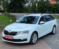 Белый Шкода Октавия, объемом двигателя 1.6 л и пробегом 232 тыс. км за 13900 $, фото 1 на Automoto.ua