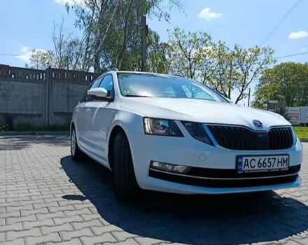 Белый Шкода Октавия, объемом двигателя 2 л и пробегом 242 тыс. км за 14300 $, фото 1 на Automoto.ua