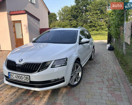 Белый Шкода Октавия, объемом двигателя 1.6 л и пробегом 239 тыс. км за 15000 $, фото 6 на Automoto.ua