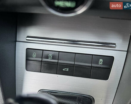 Білий Шкода Октавія, об'ємом двигуна 2 л та пробігом 210 тис. км за 16400 $, фото 43 на Automoto.ua