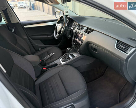 Белый Шкода Октавия, объемом двигателя 1.97 л и пробегом 236 тыс. км за 15700 $, фото 12 на Automoto.ua