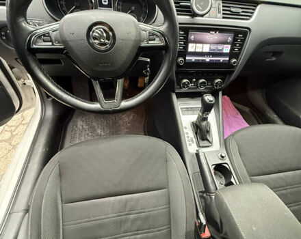 Белый Шкода Октавия, объемом двигателя 1.97 л и пробегом 235 тыс. км за 14500 $, фото 9 на Automoto.ua