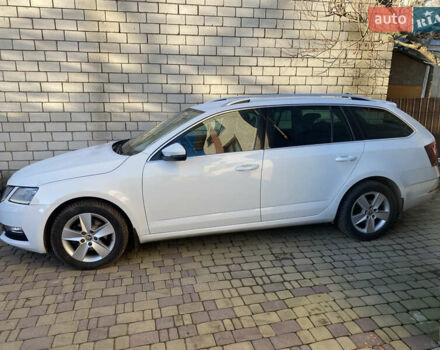 Белый Шкода Октавия, объемом двигателя 1.6 л и пробегом 223 тыс. км за 15500 $, фото 4 на Automoto.ua
