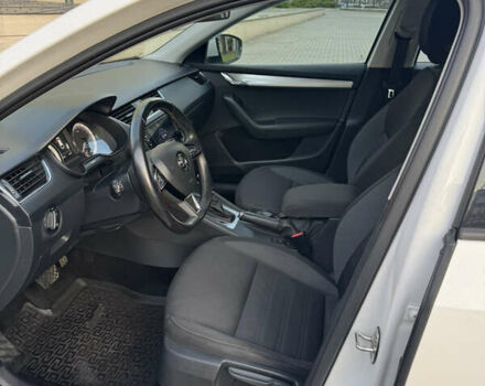 Білий Шкода Октавія, об'ємом двигуна 1.8 л та пробігом 130 тис. км за 16150 $, фото 4 на Automoto.ua