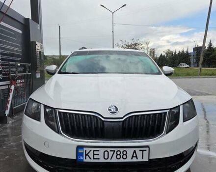 Белый Шкода Октавия, объемом двигателя 1.6 л и пробегом 234 тыс. км за 13600 $, фото 2 на Automoto.ua