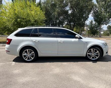 Белый Шкода Октавия, объемом двигателя 2 л и пробегом 209 тыс. км за 16990 $, фото 5 на Automoto.ua