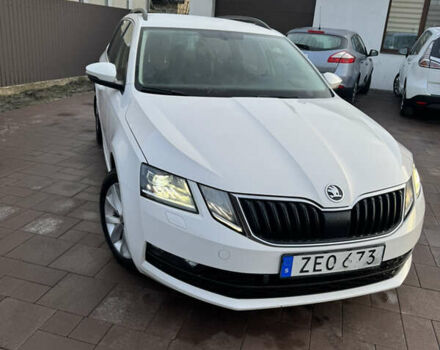 Білий Шкода Октавія, об'ємом двигуна 2 л та пробігом 210 тис. км за 16400 $, фото 1 на Automoto.ua