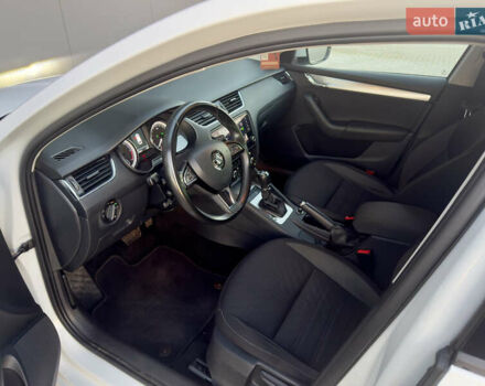 Белый Шкода Октавия, объемом двигателя 1.97 л и пробегом 236 тыс. км за 15700 $, фото 8 на Automoto.ua